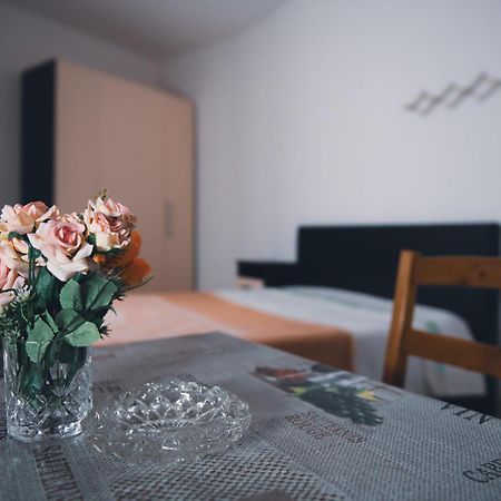 Home Peterpan, B&B Direttamente Sulla Piazza Casal Fiumanese Exteriör bild