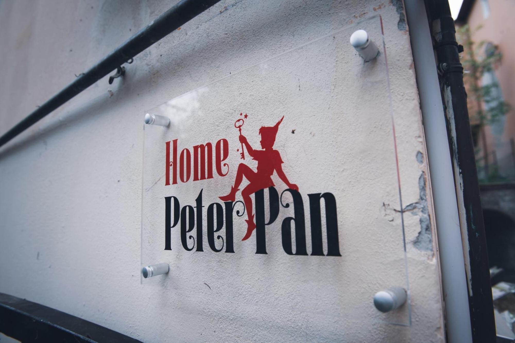 Home Peterpan, B&B Direttamente Sulla Piazza Casal Fiumanese Exteriör bild