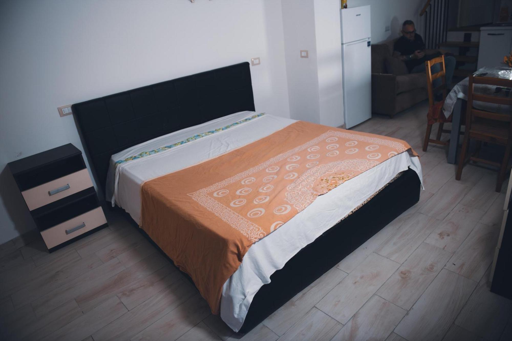 Home Peterpan, B&B Direttamente Sulla Piazza Casal Fiumanese Exteriör bild