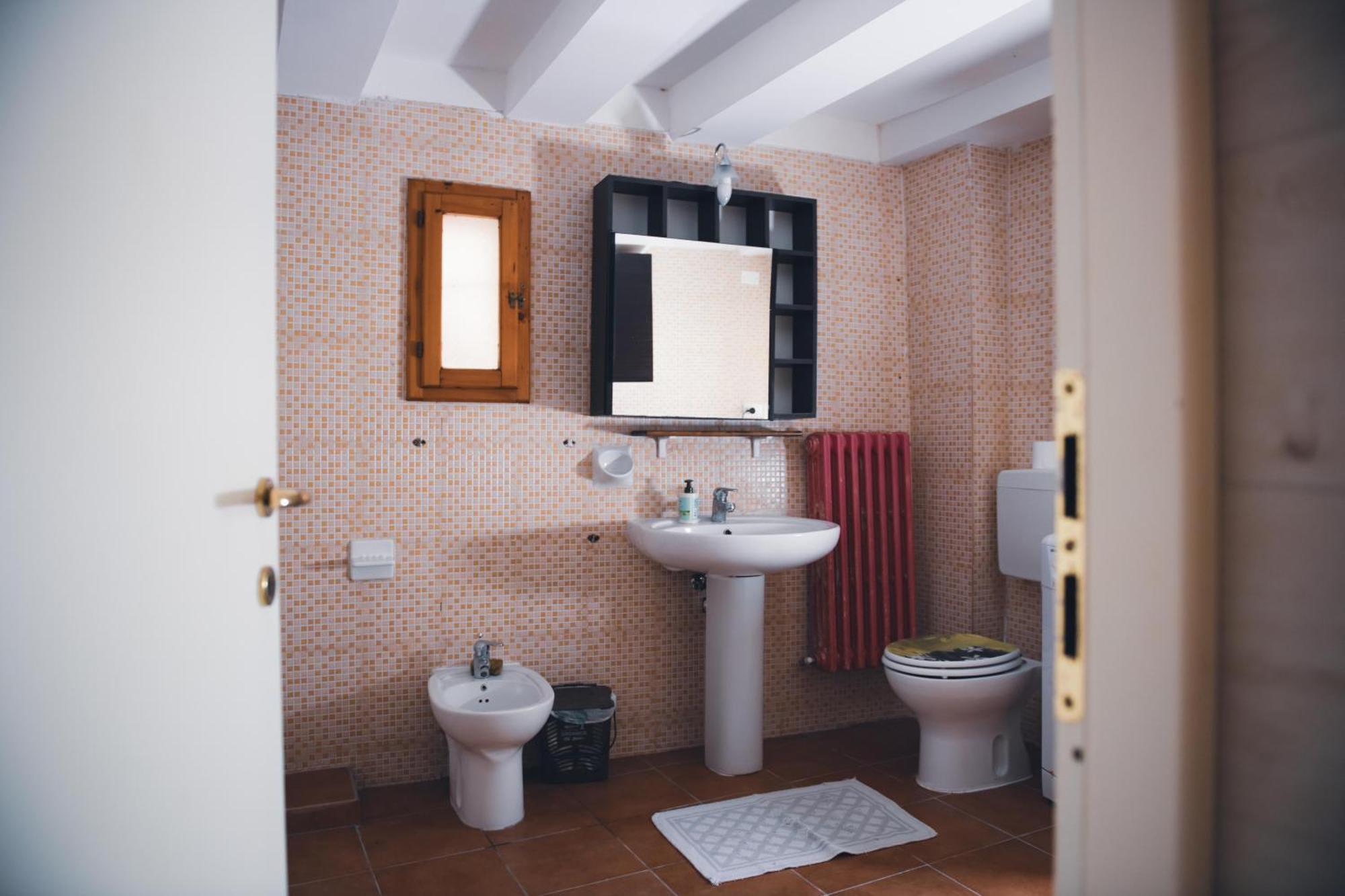 Home Peterpan, B&B Direttamente Sulla Piazza Casal Fiumanese Exteriör bild